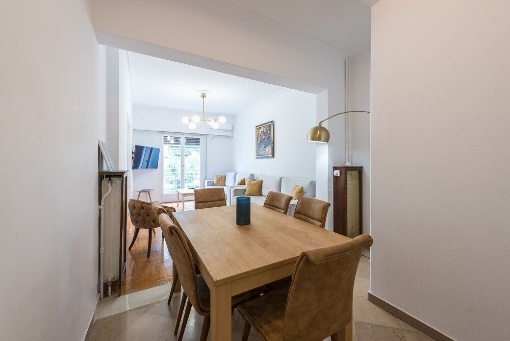 undefined Victoria Queens Suites Apartments 5