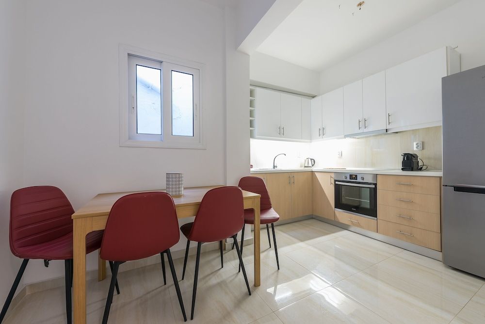 undefined Victoria Queens Suites Apartments 2