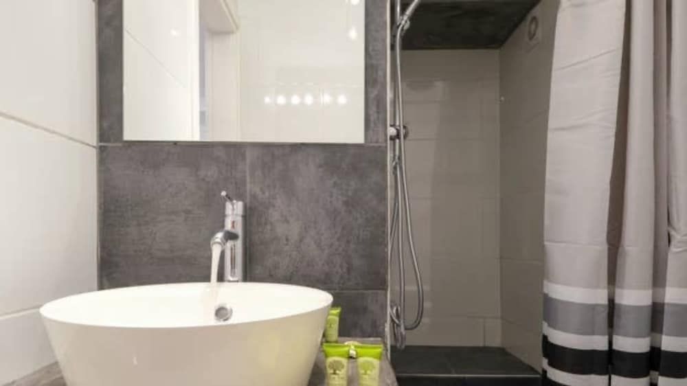 Wonderful Renovated Studio In Thisio Apartment 11