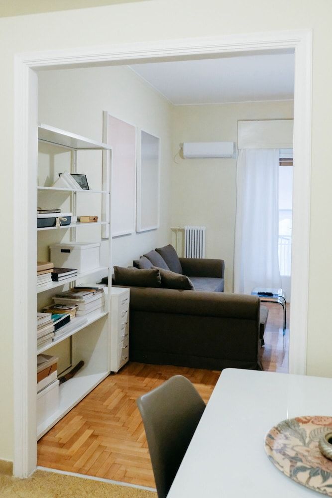 Newly Renovated Athenian Apt Apartment 22
