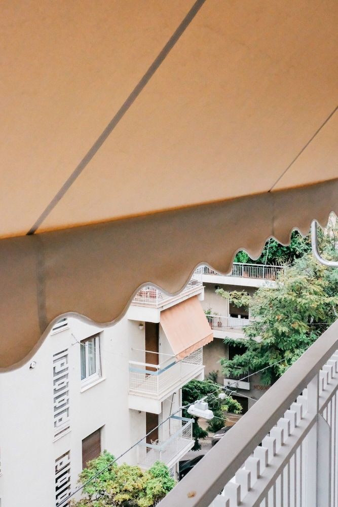 Newly Renovated Athenian Apt Apartment 28