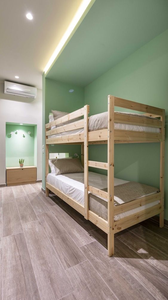 Champions Apt in N. Kosmos neighbourhood Exclusive Apartment, 4 Bedrooms, Non Smoking, Patio 2