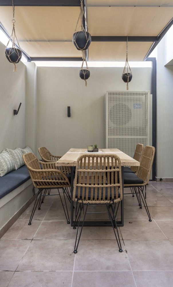 undefined Champions Apt in N. Kosmos neighbourhood 5