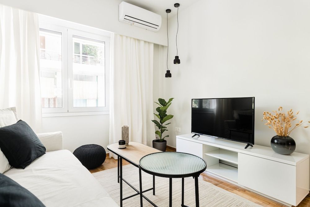 Serene 1 BR Apartment in Koukaki City Apartment 11
