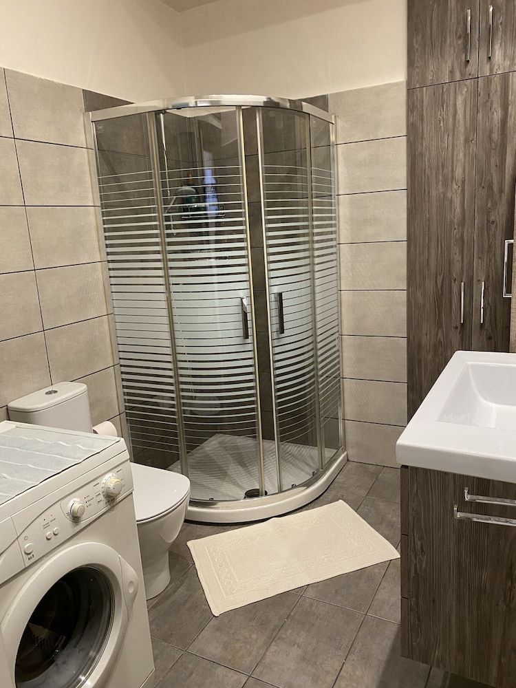 A Skip Away from the Acropolis Museum City Apartment 17