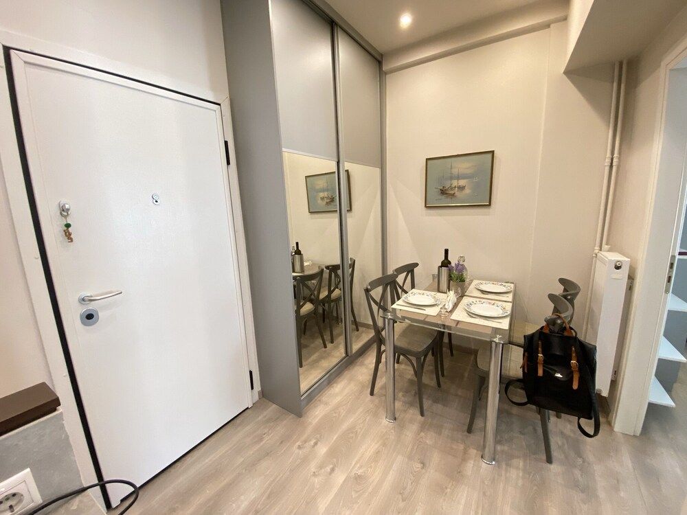 A Skip Away from the Acropolis Museum City Apartment 26