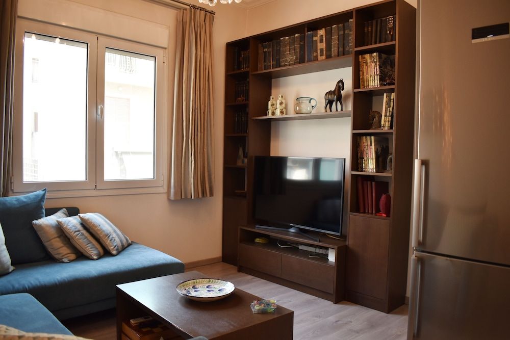 A Skip Away from the Acropolis Museum City Apartment 28