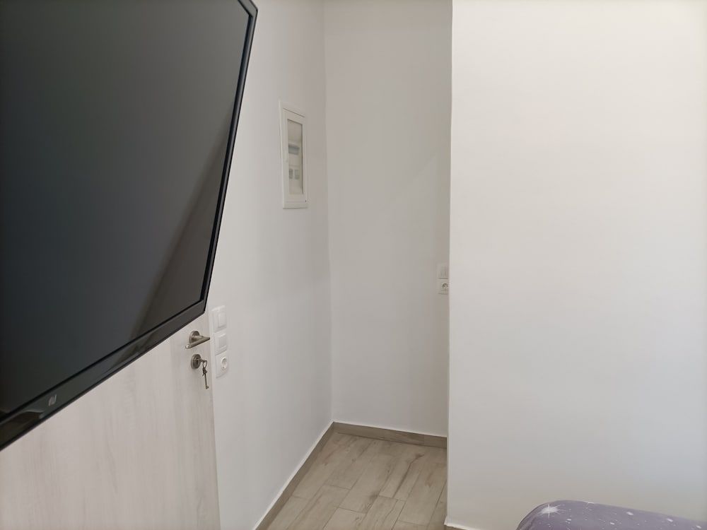 Beautiful Pedestrian Classic Apartment 28