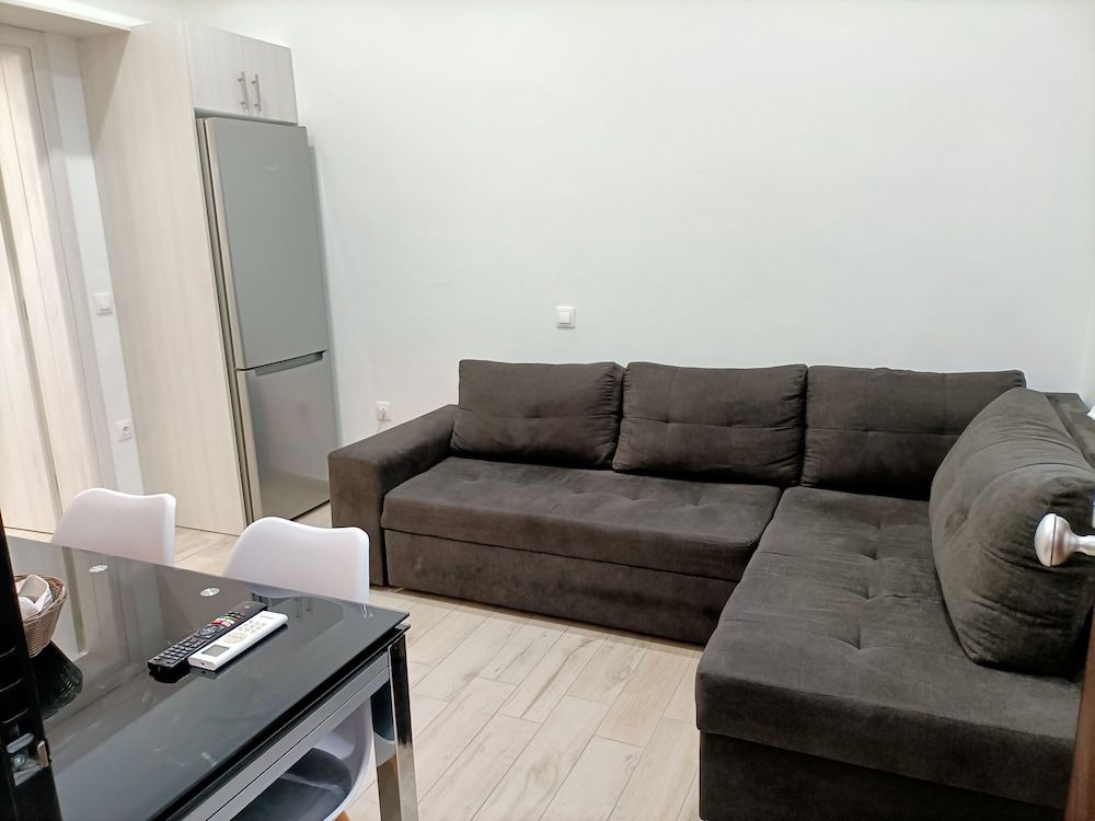 Beautiful Pedestrian Classic Apartment 25