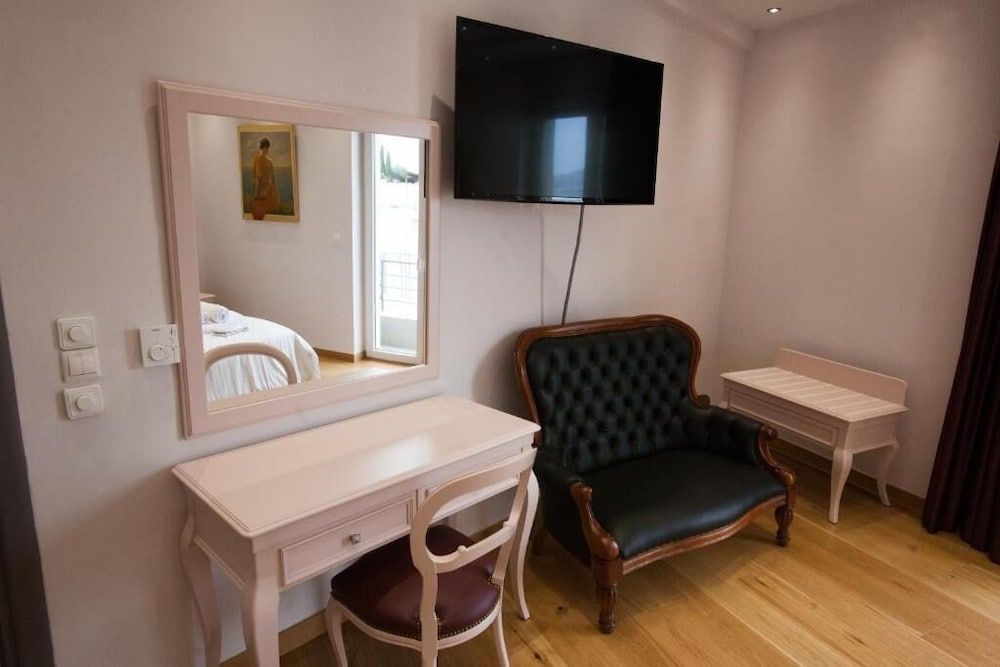 undefined Acropolis Elegant Penthouse 6