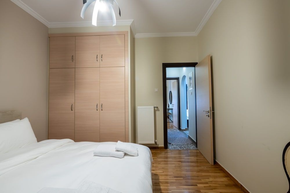 undefined 2br renovated flat close to metro 8