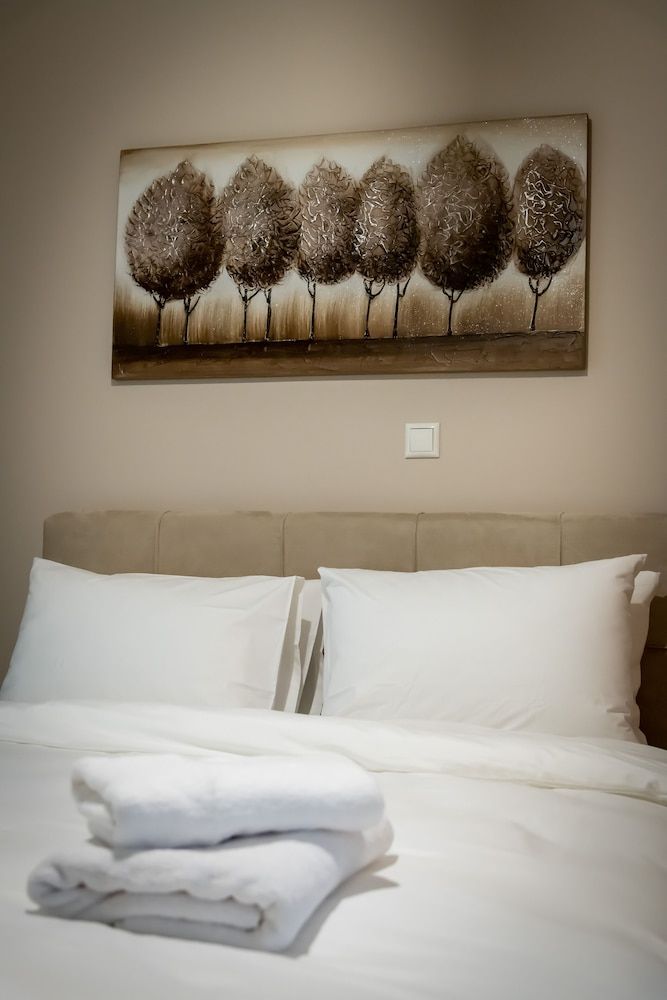 undefined 2br renovated flat close to metro 2