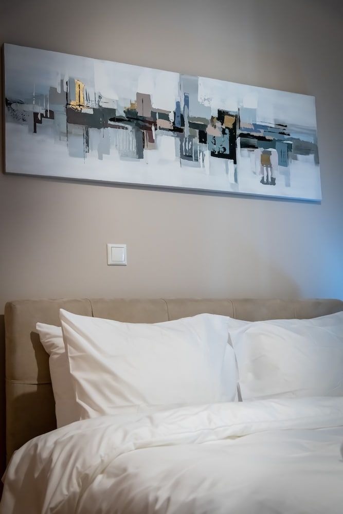 undefined 2br renovated flat close to metro 6