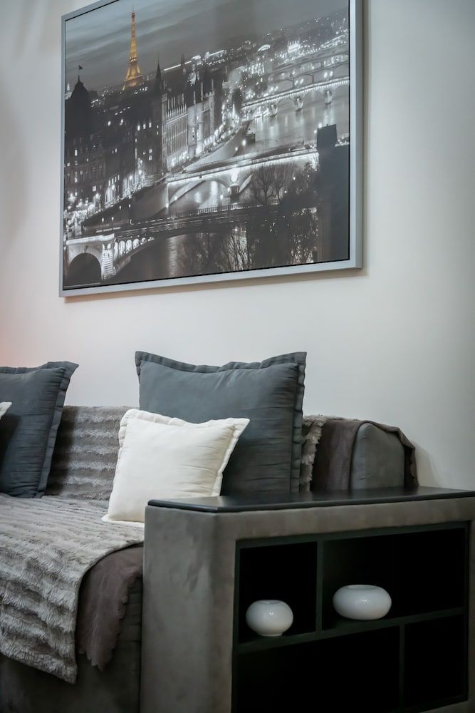 2br renovated flat close to metro City Apartment 14