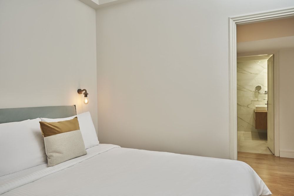 undefined Chic n Bright 3 Bd Apt with Hilton View 6