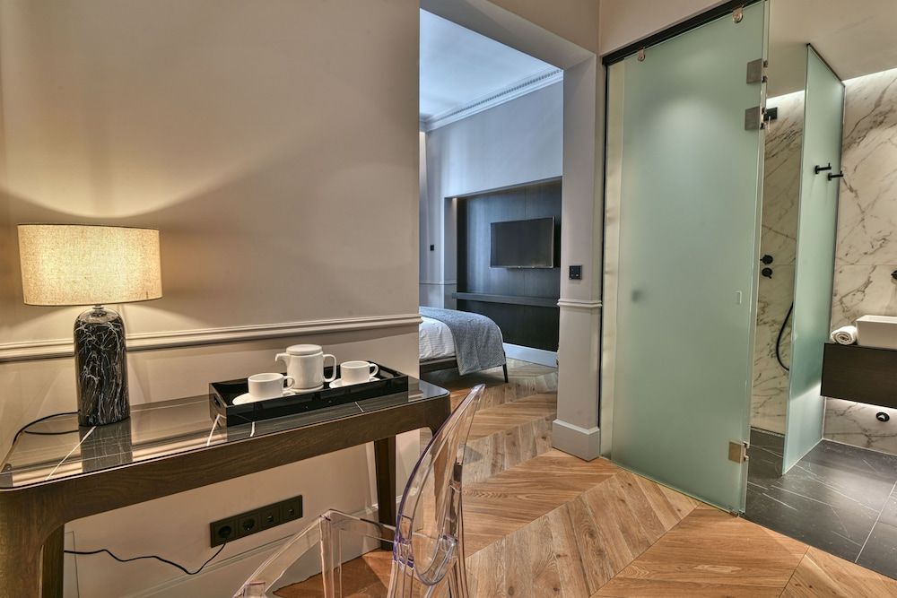 Nikiou Suites Luxury Residence Deluxe Double Room 5