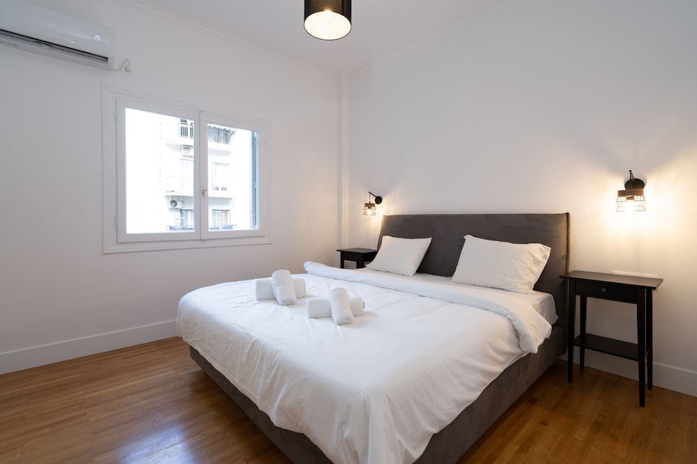 undefined The Urban King Apartment 4