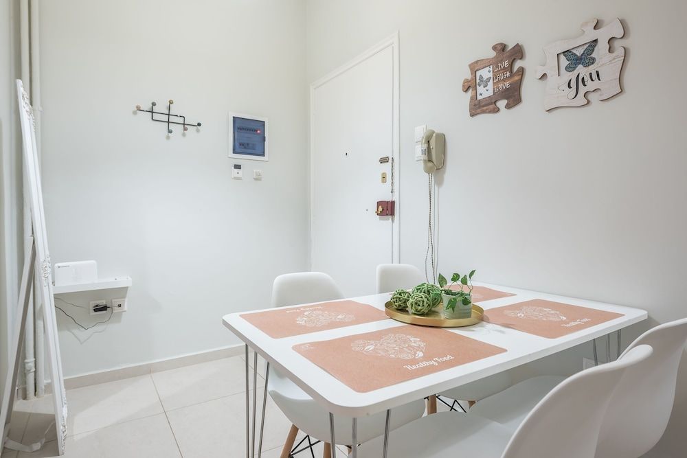 Erythros Boutique Suite By Cloudkeys City Apartment 10