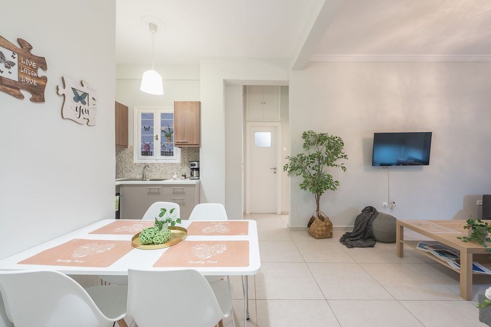 Erythros Boutique Suite By Cloudkeys City Apartment 23