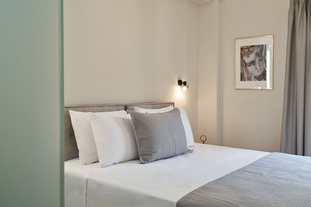 undefined Ilisia Park Contemporary 2BD Condo 6