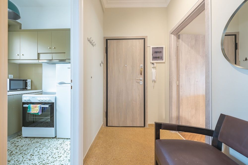 Supreme Suite with balcony by Cloudkeys City Room 24