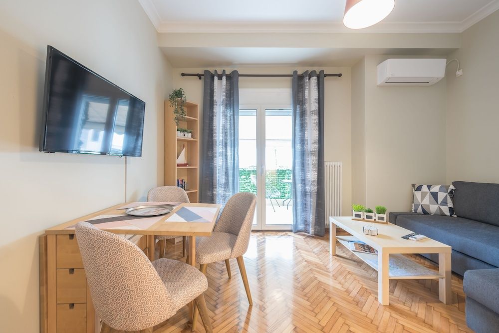 Supreme Suite with balcony by Cloudkeys City Room 29