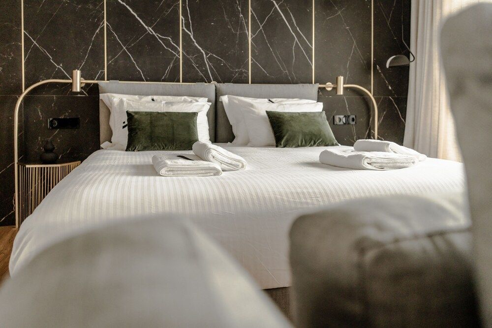 Honeymoon Suite