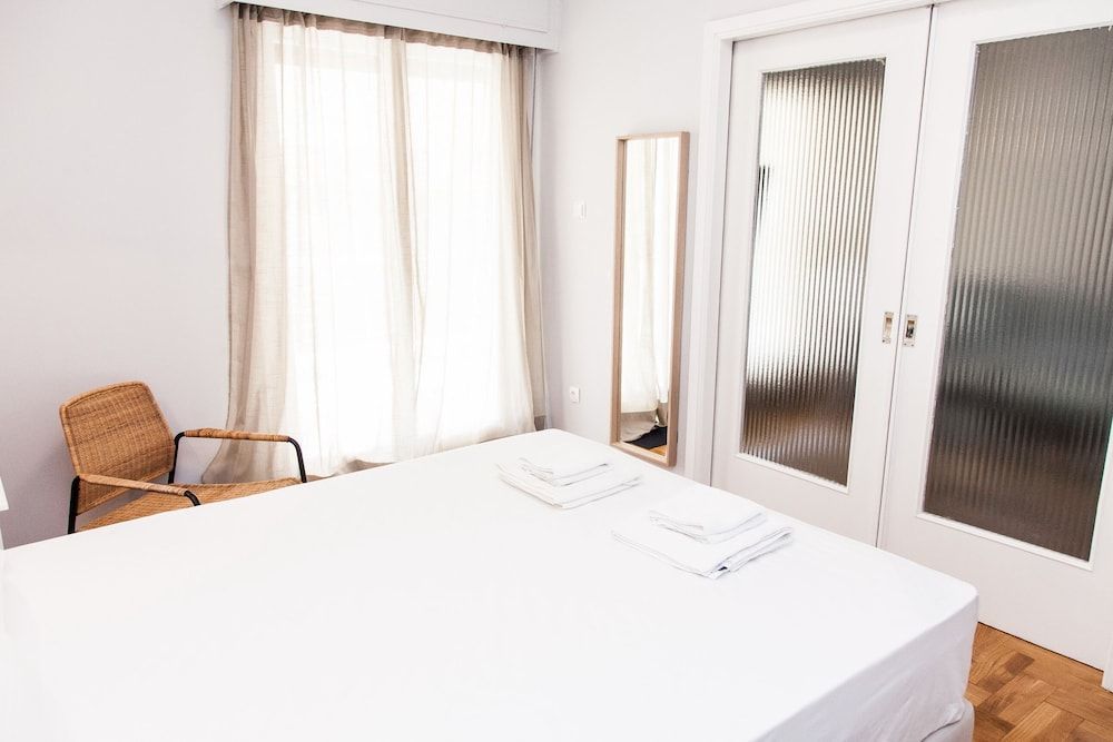 undefined Modern beauty in central area 3