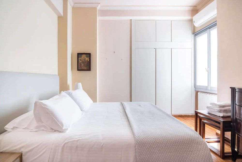 undefined Neoclassical Athenian 2-bed Apt Balcony 9