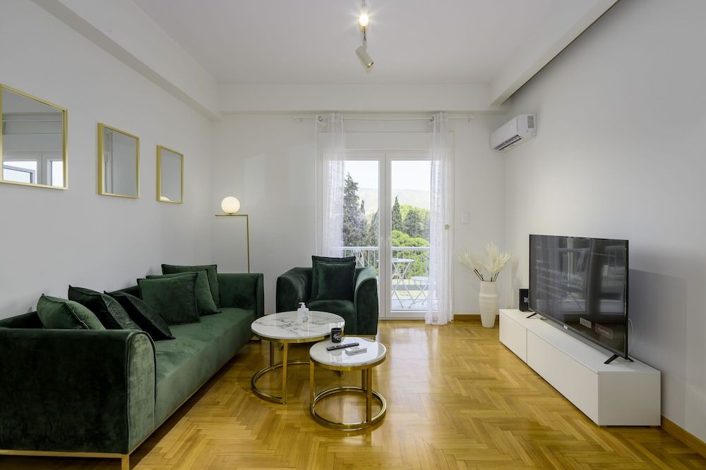 undefined Lush Emerald apt in the heart of Athens