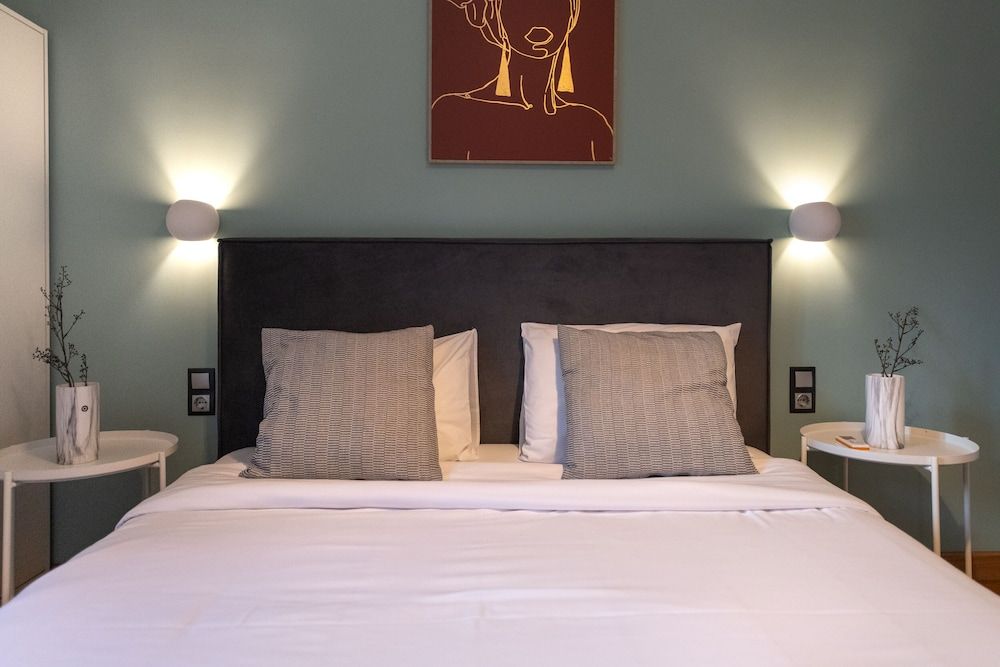 undefined Phaedrus Living: City Center Luxury Flat Iofontos