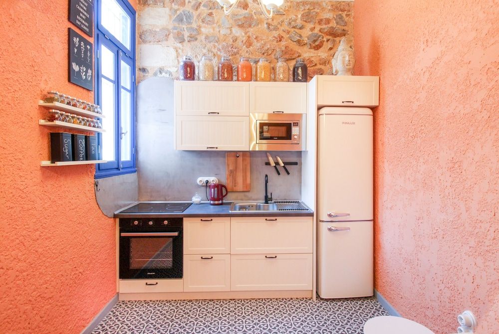 undefined Modern Apartment With Roof Terrace in Athens 4