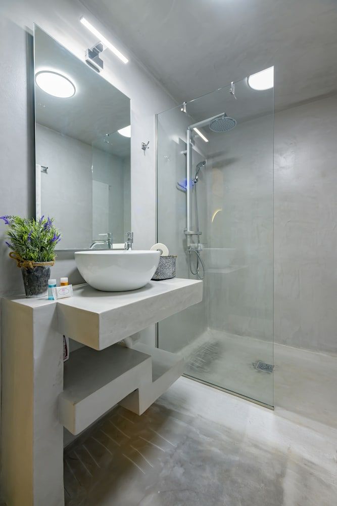 Urban Tales Deluxe Double Room 7