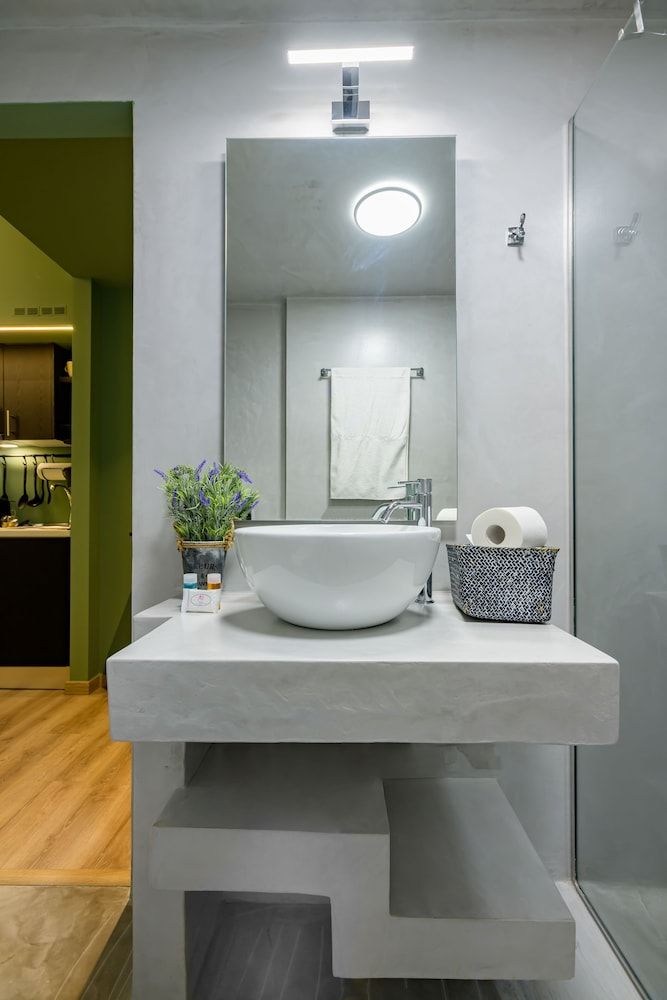 Urban Tales Deluxe Double Room 8