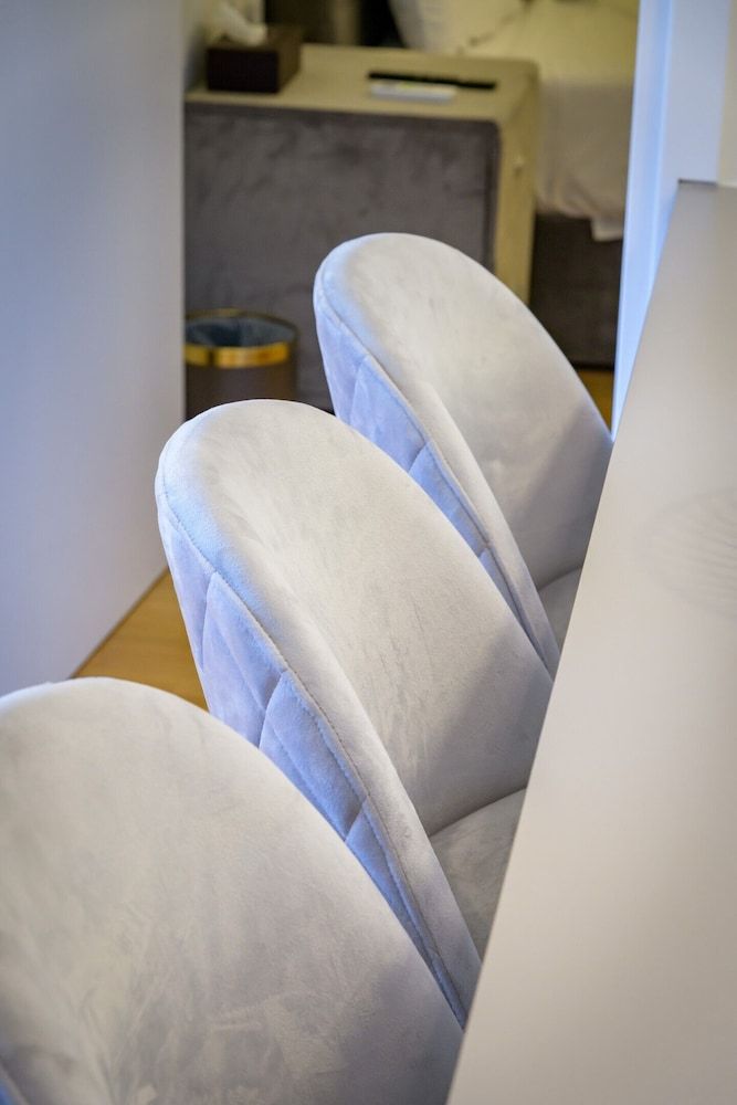 undefined Lush Sapphire apt in the heart of Athens 4