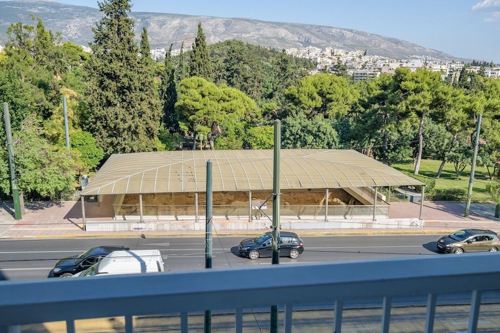 undefined Lush Sapphire apt in the heart of Athens 2