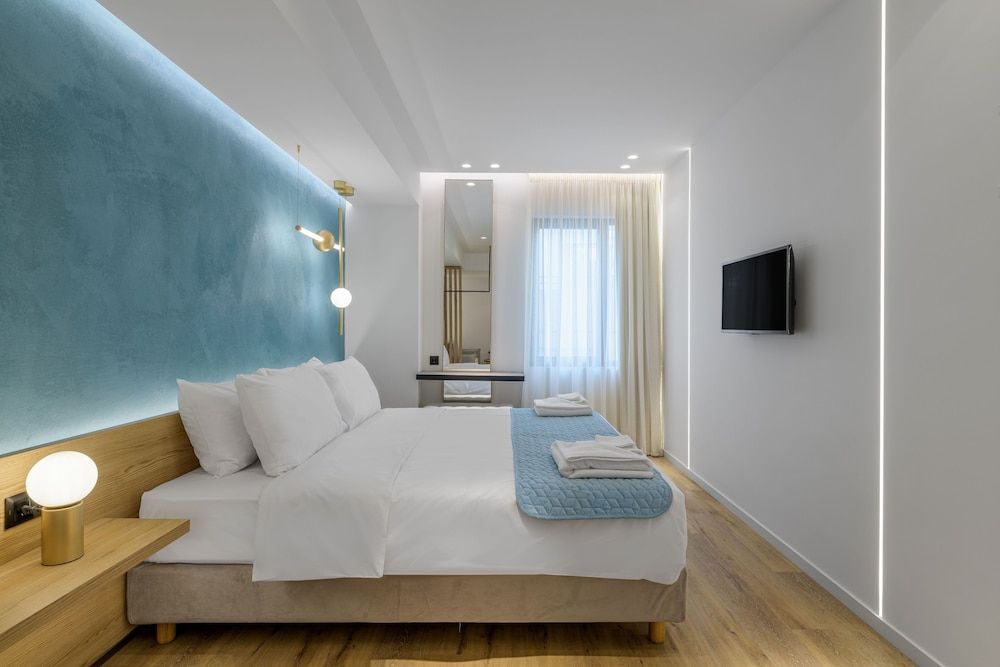 Acropolis Magenta Superior Suite