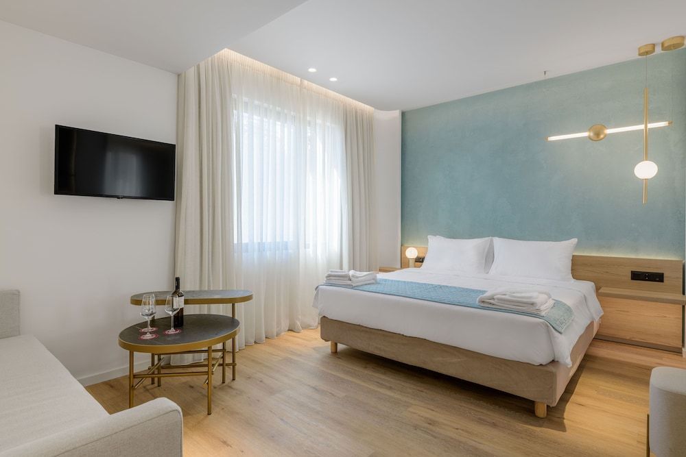 undefined Acropolis Magenta 4