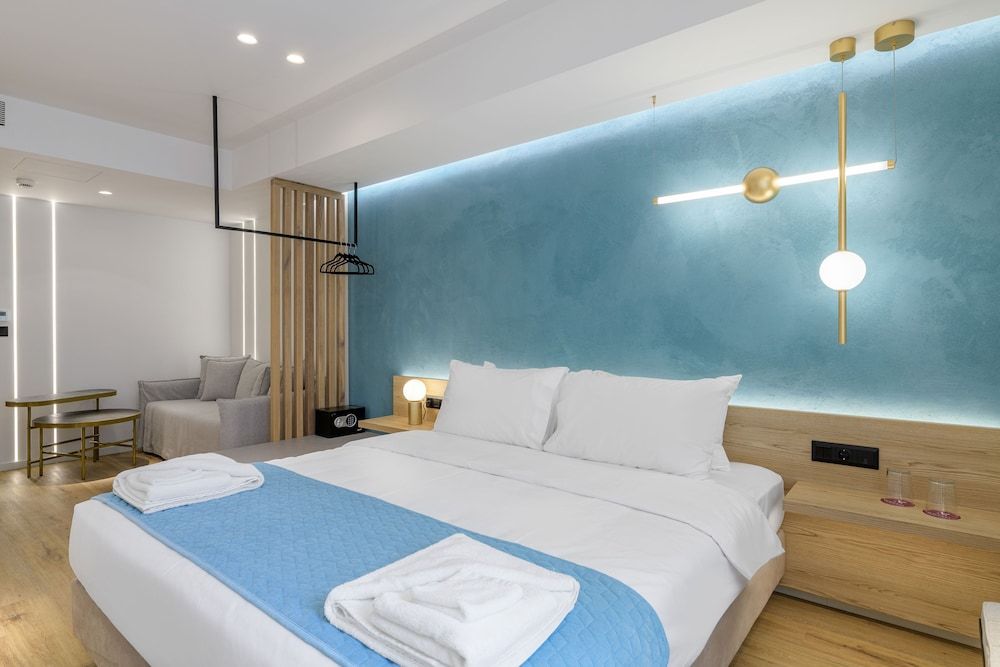 Acropolis Magenta Superior Suite 3