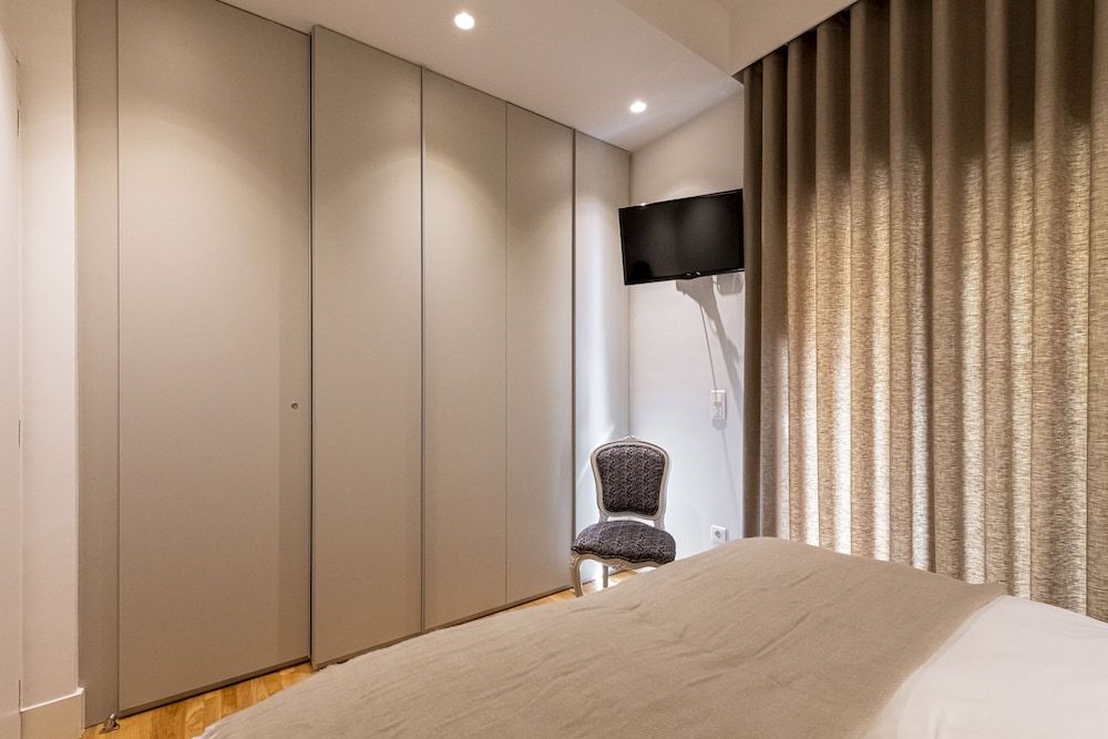 undefined Phaedrus Living: City Center Luxury Flat N. Kosmos 6