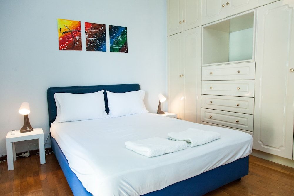 undefined Brand new apt in central Athens 4