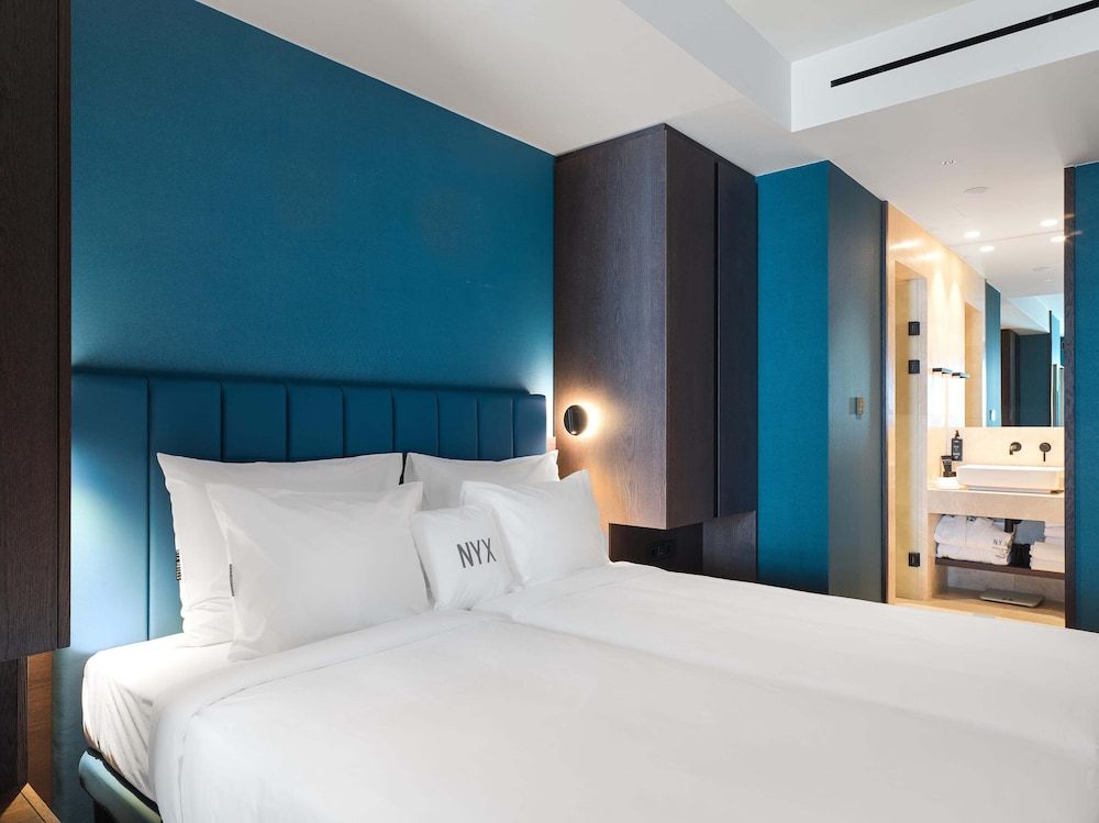 Deluxe Room (Space)