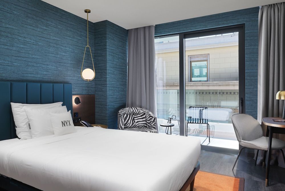 Heaven Acropolis Suite with Lounge Access