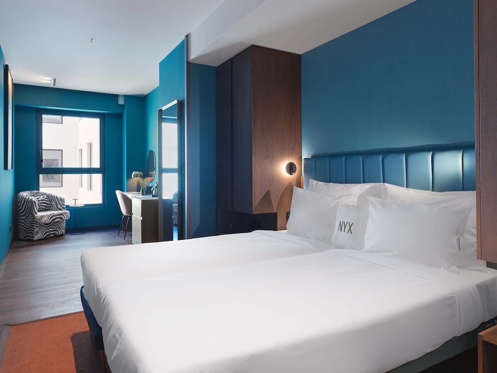 Deluxe Room (Space)