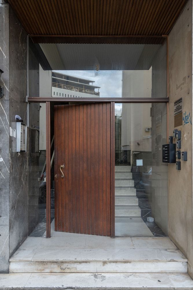 undefined Unique 2bdr aprtm - steps to Plaka 2