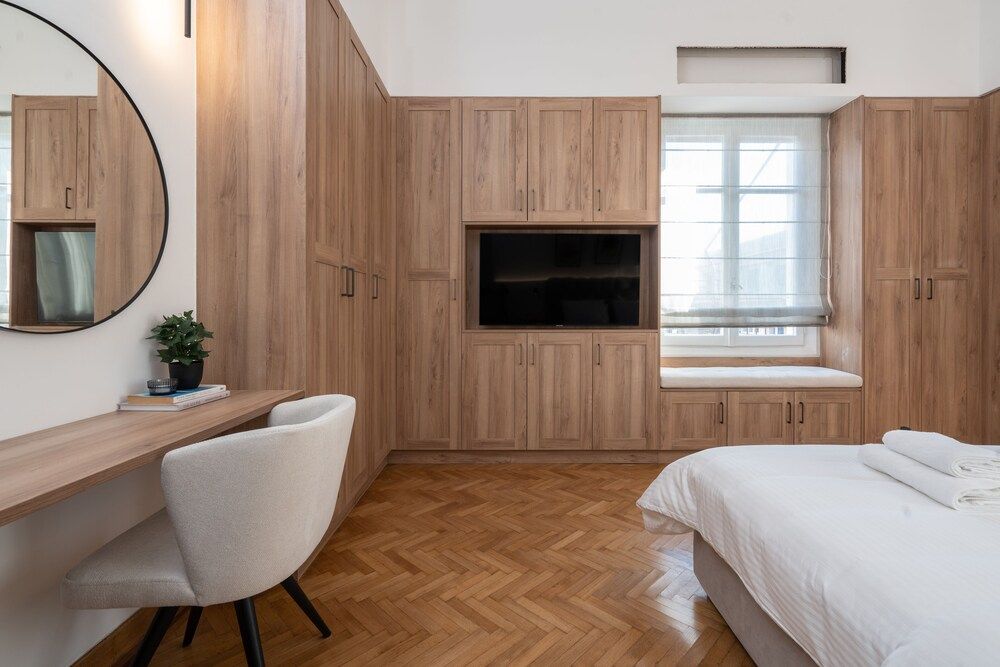 Upscale Athens Luxury Penthouse Luxury Apartment, 4 Bedrooms, Terrace, Corner 21