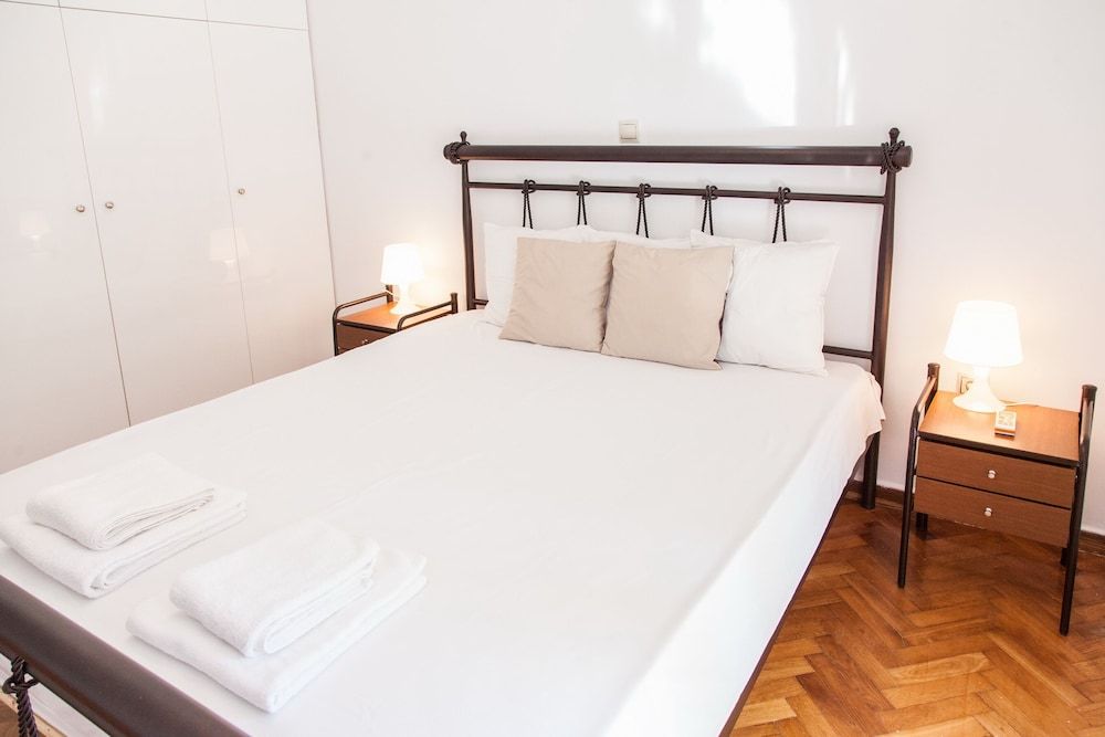 undefined Beautiful new decorated apt in Athens 9