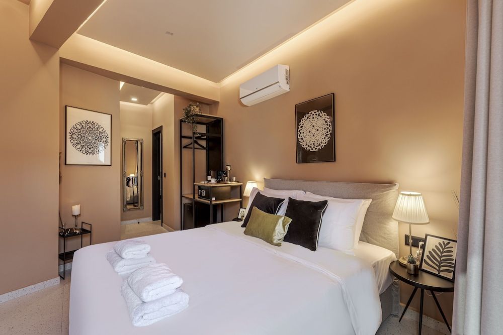 undefined Clyde Athens by Nin&Bau 2