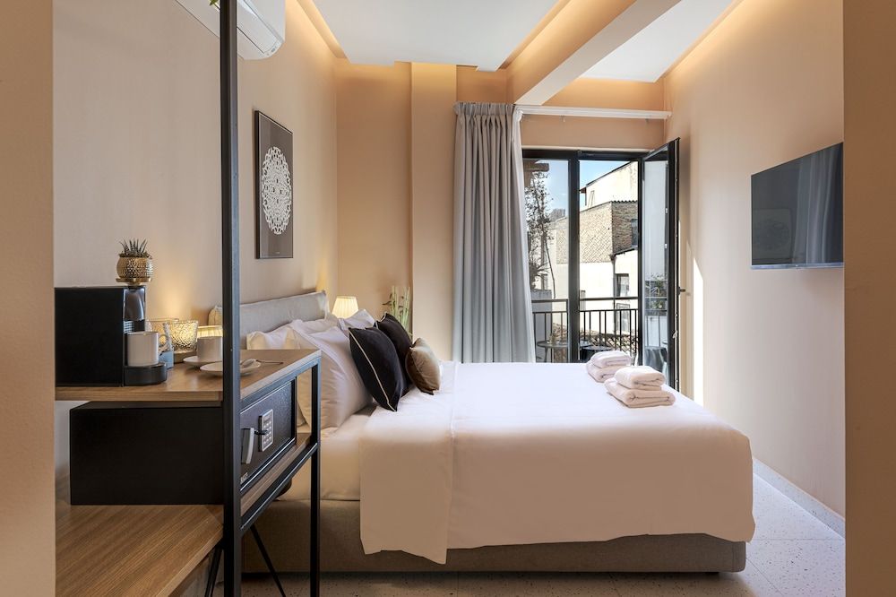 Clyde Athens by Nin&Bau Classic Room 9