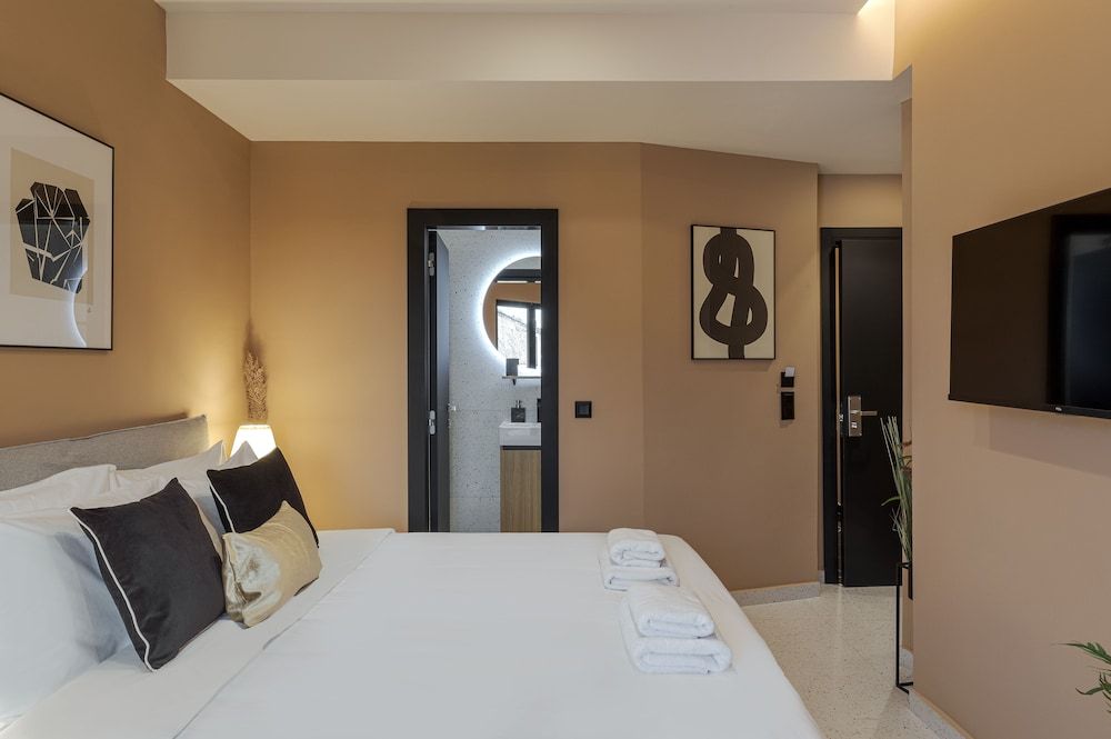 Clyde Athens by Nin&Bau Classic Room 12